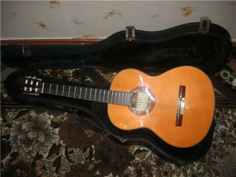 Акустическая гитара для фламенко  